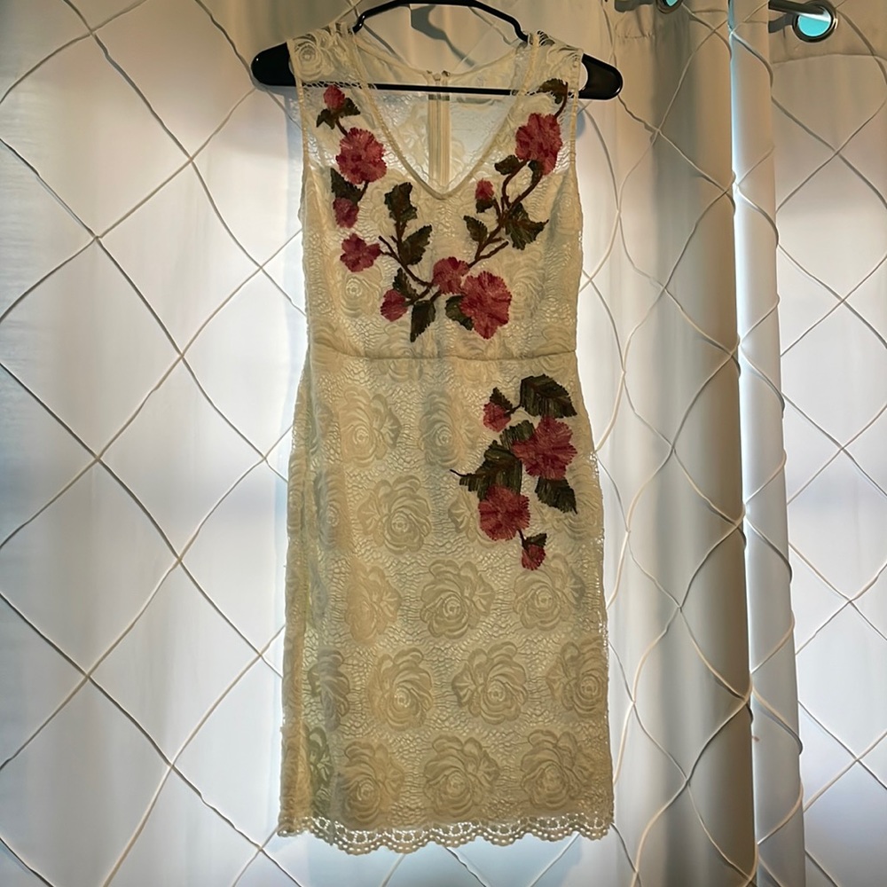 White Floral Guess Los Angeles Dress (Size 4)